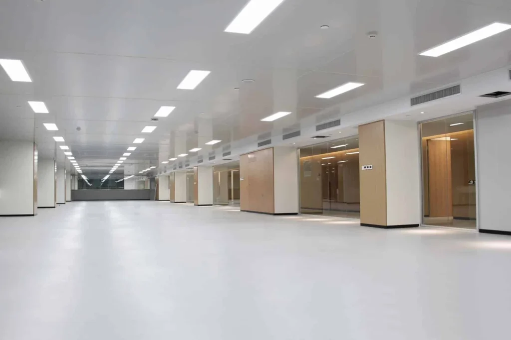 LED-Deckenpanels: Abmessungen und Leistungsmerkmale vergleichen
